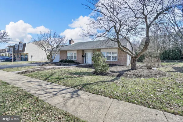 $299,900 | 37 Dorchester Drive, Wyomissing, PA 19610