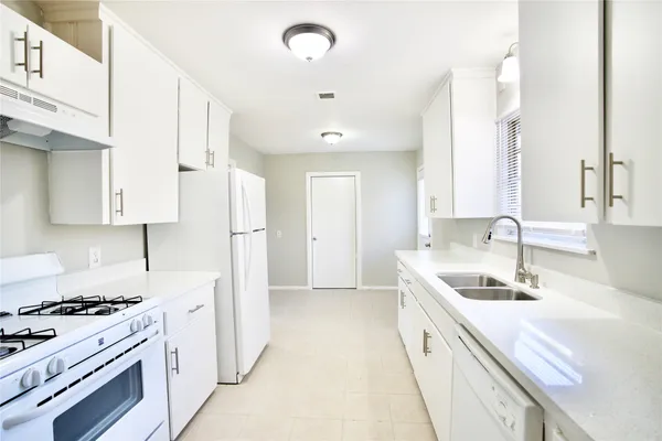 $1,625 | 8733 Robindell Drive, Houston, TX 77074