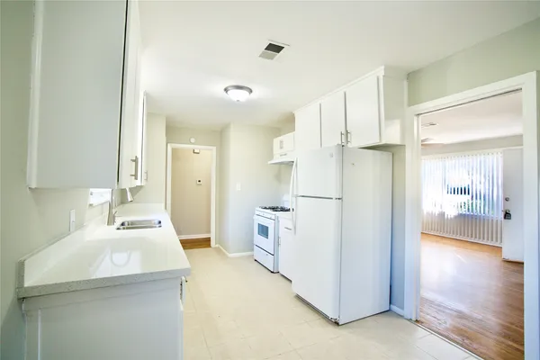 $1,625 | 8733 Robindell Drive, Houston, TX 77074