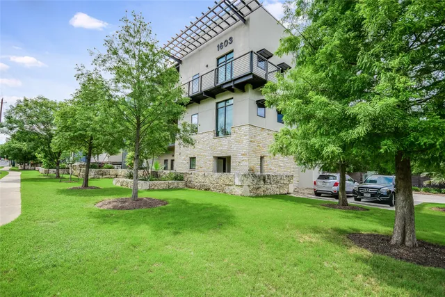 $3,000 | 1603 Enfield Road, Unit 200, Austin, TX 78703