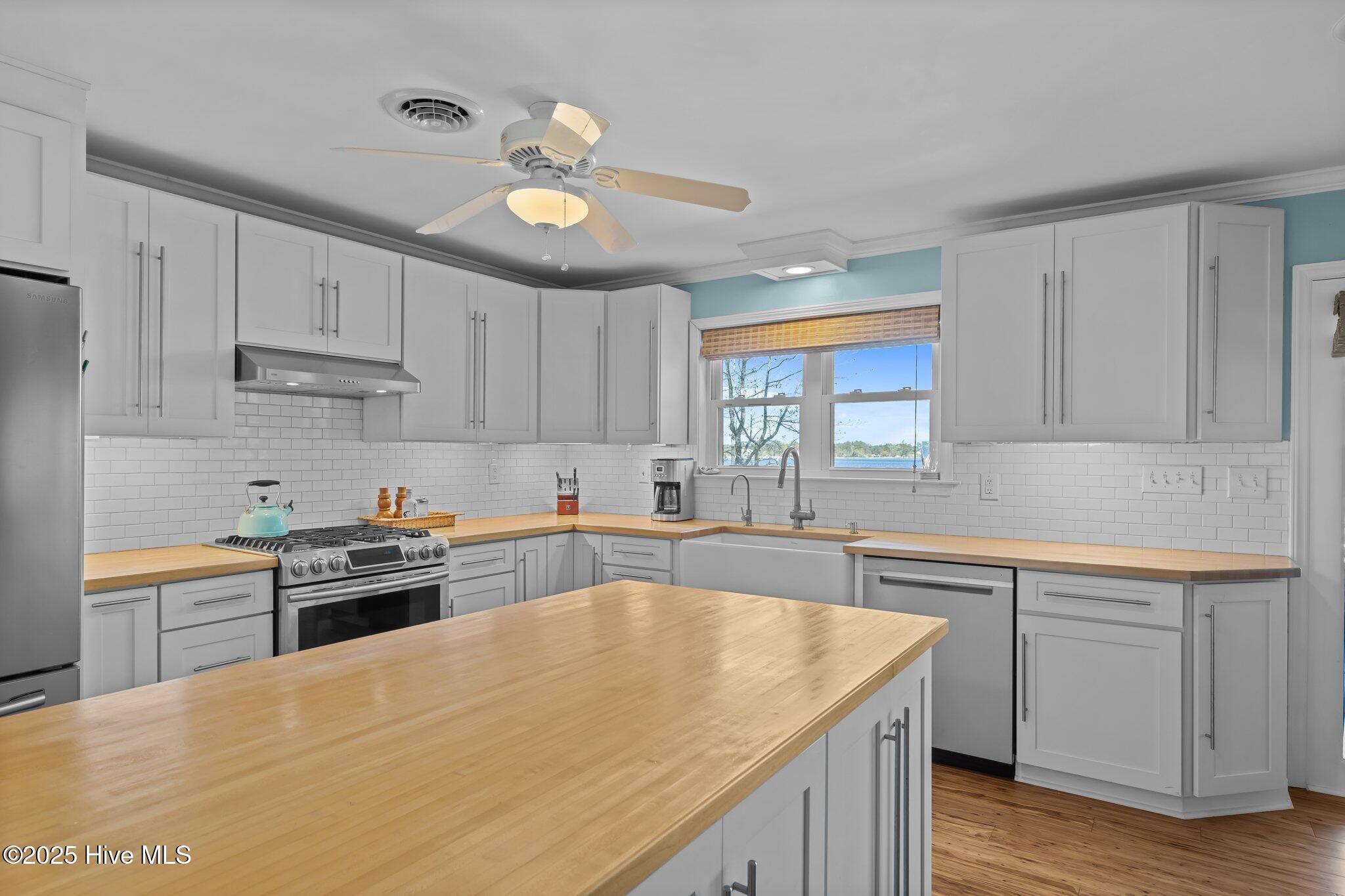 235 Creek Road Beaufort, NC 28516 - Photo 16 of 54 Kitchen opposite view