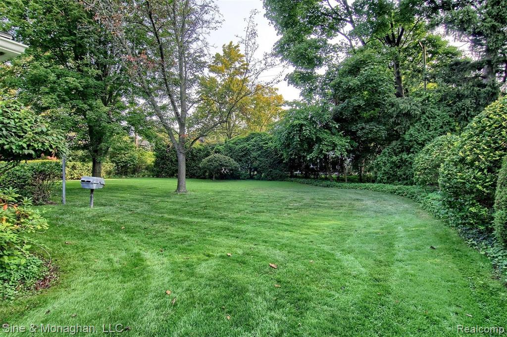 1020 Devonshire Road Grosse Pointe Park, MI 48230 - Photo 37 of 41