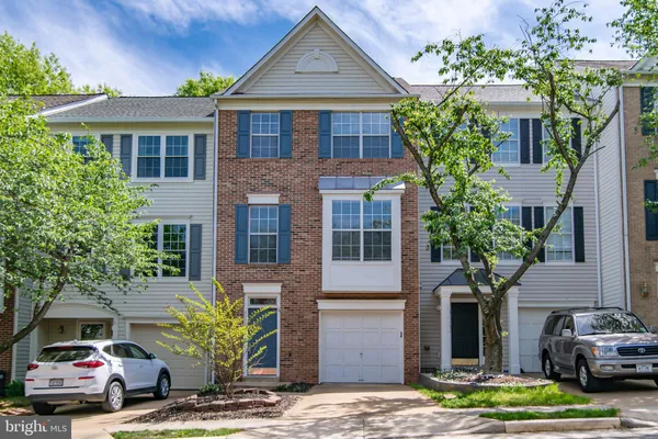 $2,875 | 45527 Grand Central Square, Sterling, VA 20166