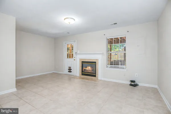 $2,875 | 45527 Grand Central Square, Sterling, VA 20166