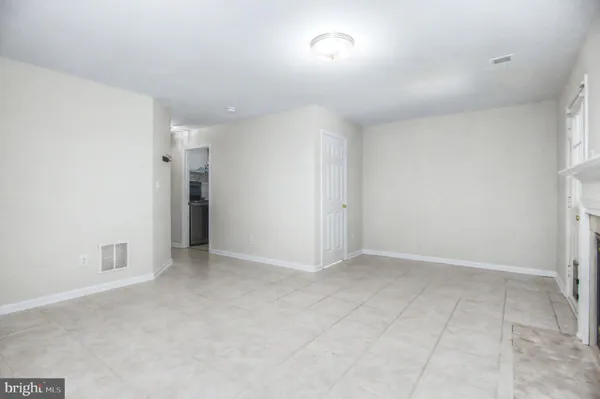 $2,875 | 45527 Grand Central Square, Sterling, VA 20166