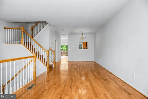 $2,875 | 45527 Grand Central Square, Sterling, VA 20166