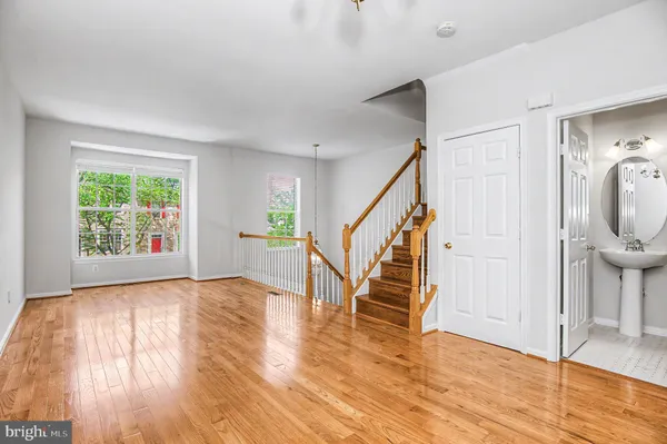 $2,875 | 45527 Grand Central Square, Sterling, VA 20166