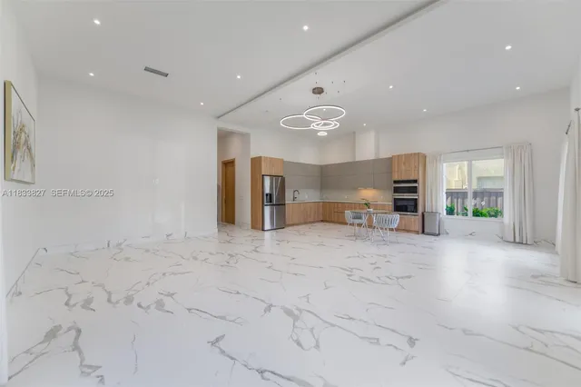 $5,500 | 635 Southwest 9th Street, Hallandale Beach, FL 33009