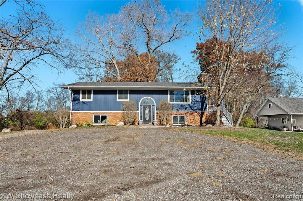 3190 West Coon Lake Road Howell, MI 48843 - Photo 1 of 38