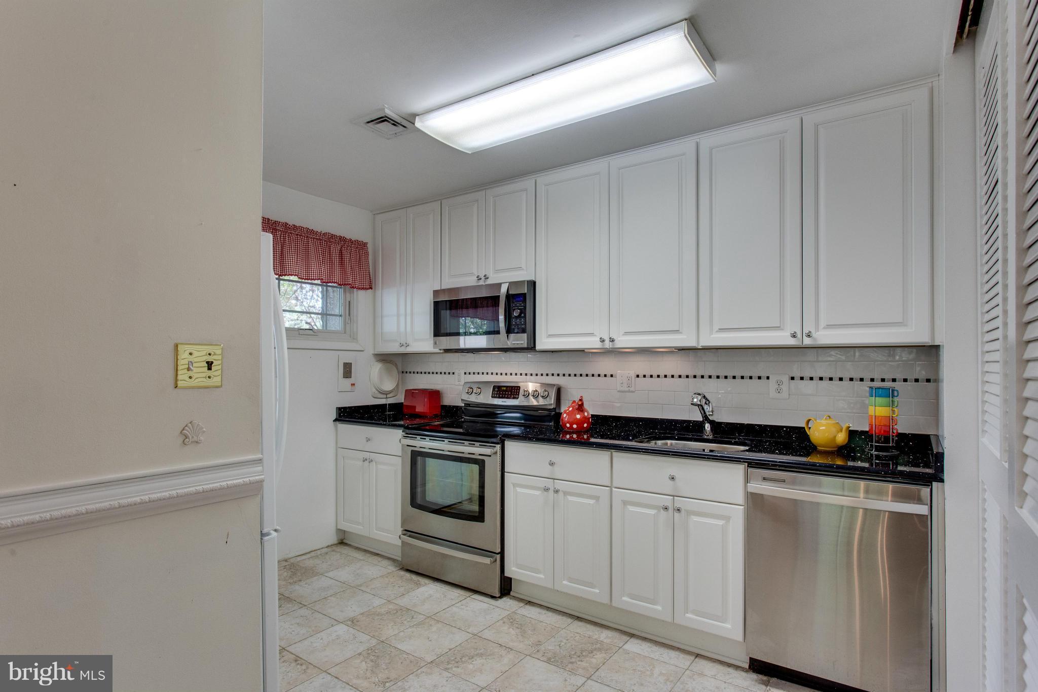 4007 Braddock Road Alexandria, VA 22312 - Photo 11 of 28 Kitchen