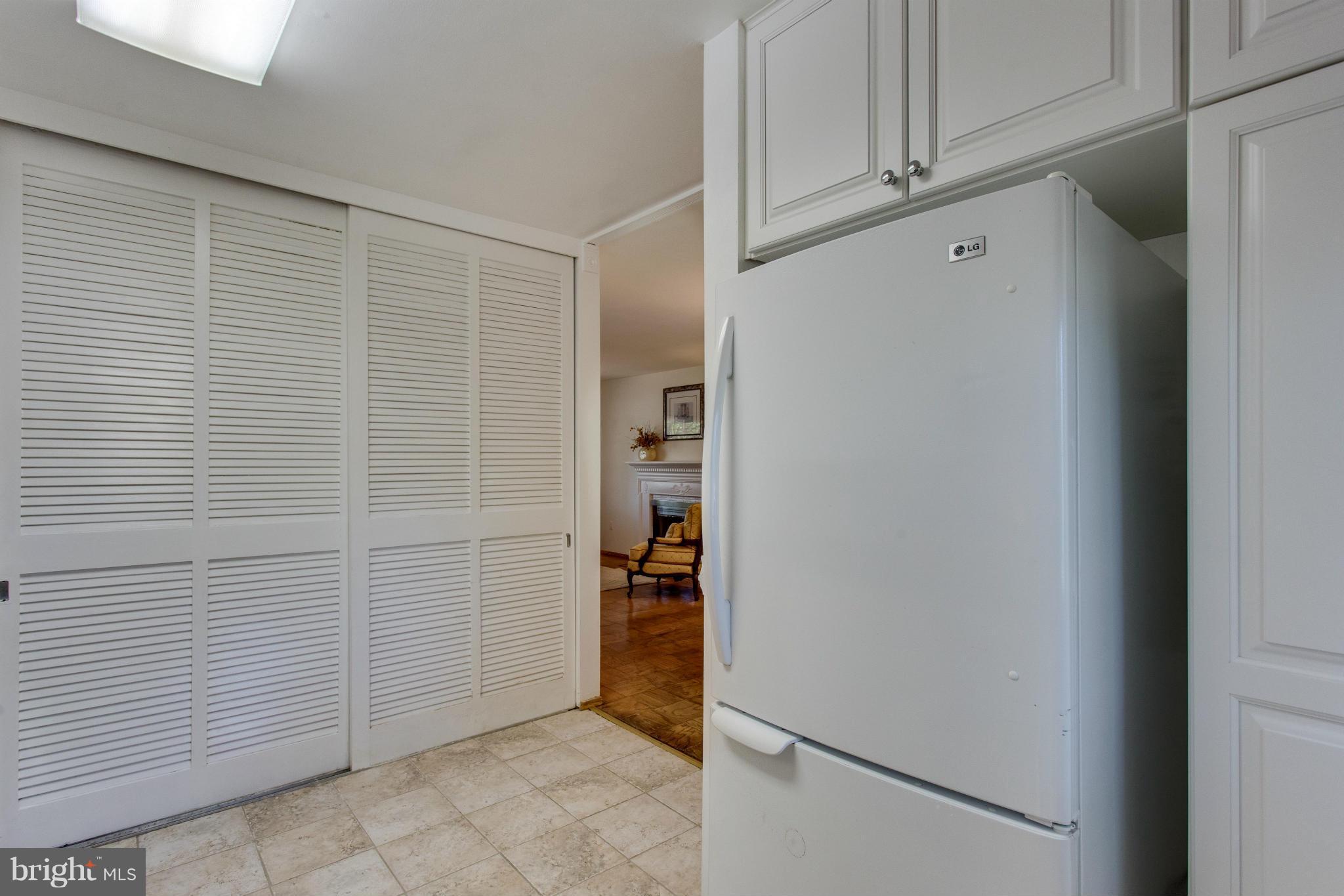 4007 Braddock Road Alexandria, VA 22312 - Photo 13 of 28 Kitchen