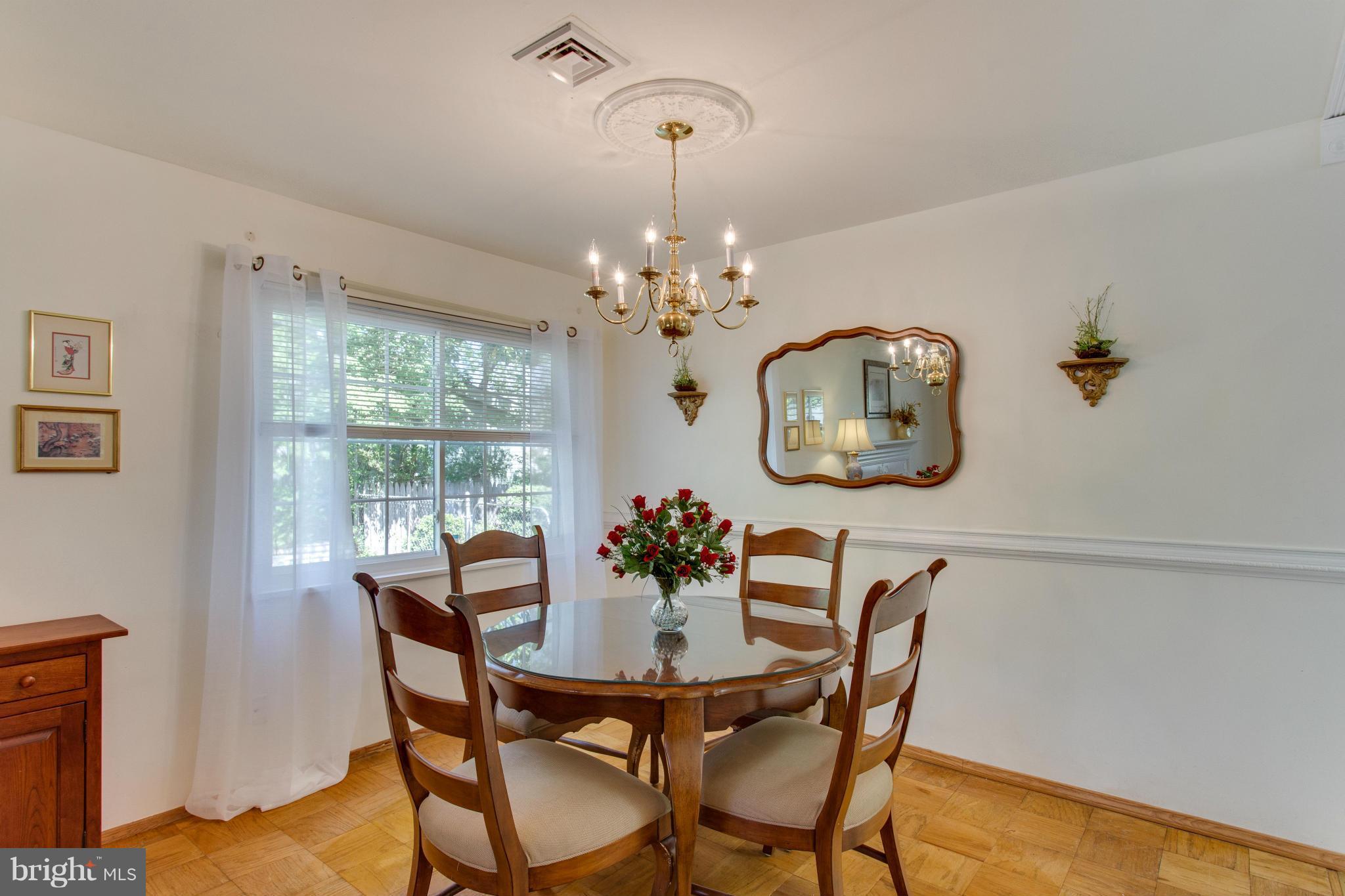 4007 Braddock Road Alexandria, VA 22312 - Photo 9 of 28 Dining Room