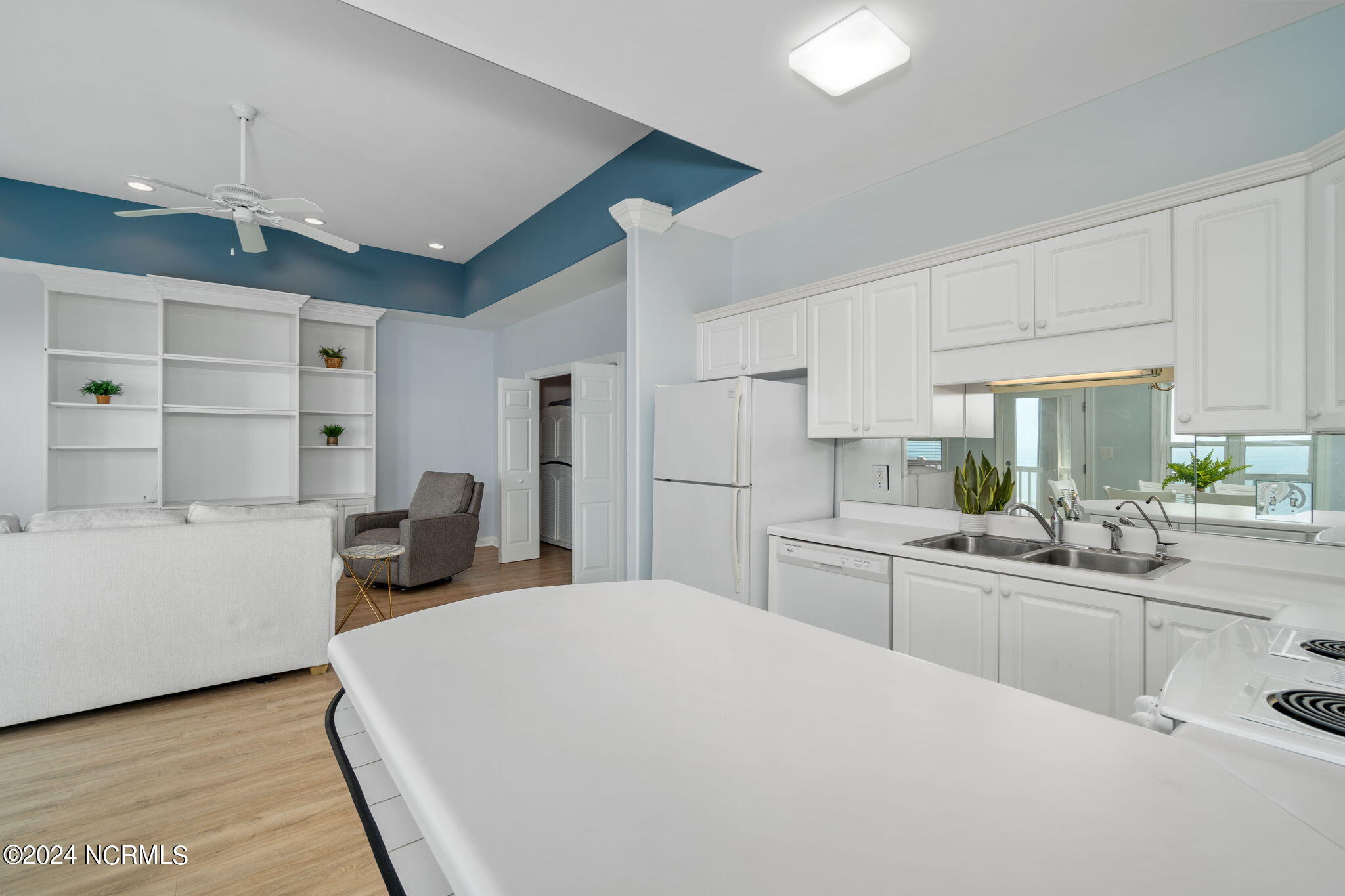 1701 Salter Path Road, Unit D301 Indian Beach, NC 28512 - Photo 17 of 60 Kitchen w/ peninsula seating