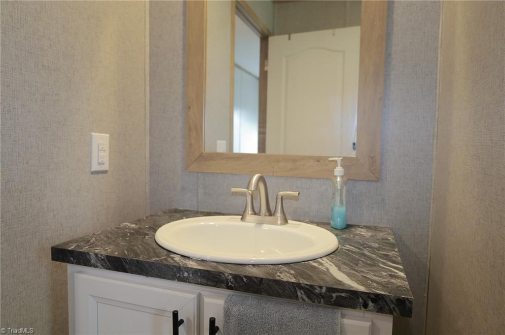 6907 Wright Road Thomasville, NC 27360 - Photo 11 of 28 Gallery Image 11