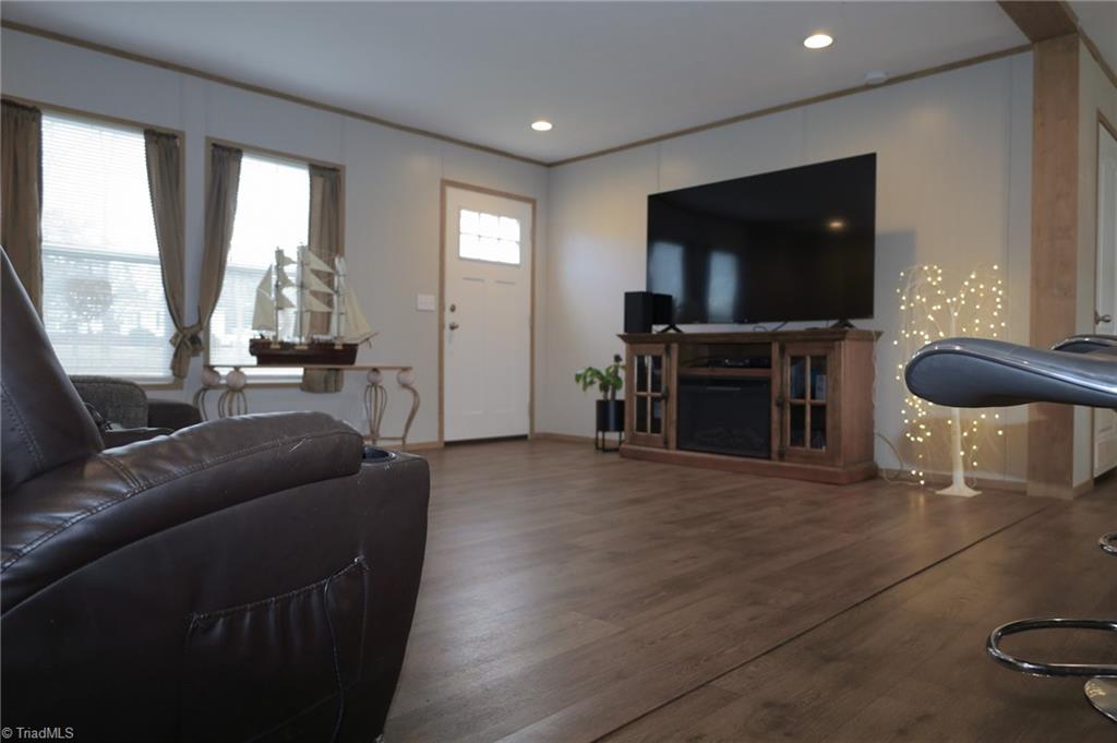 6907 Wright Road Thomasville, NC 27360 - Photo 3 of 28 Gallery Image 3