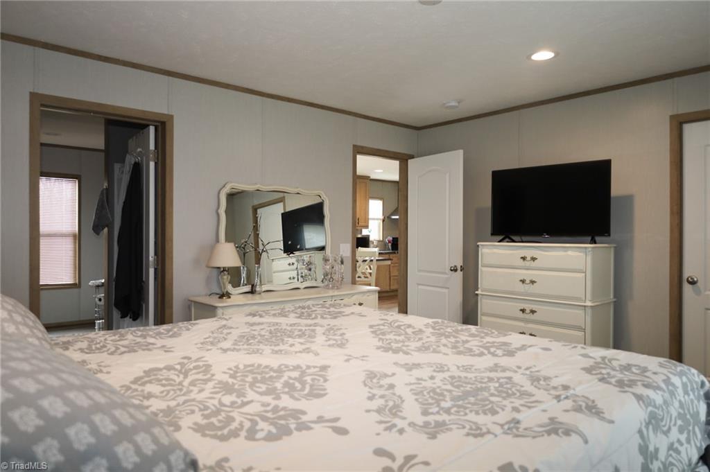 6907 Wright Road Thomasville, NC 27360 - Photo 7 of 28 Gallery Image 7