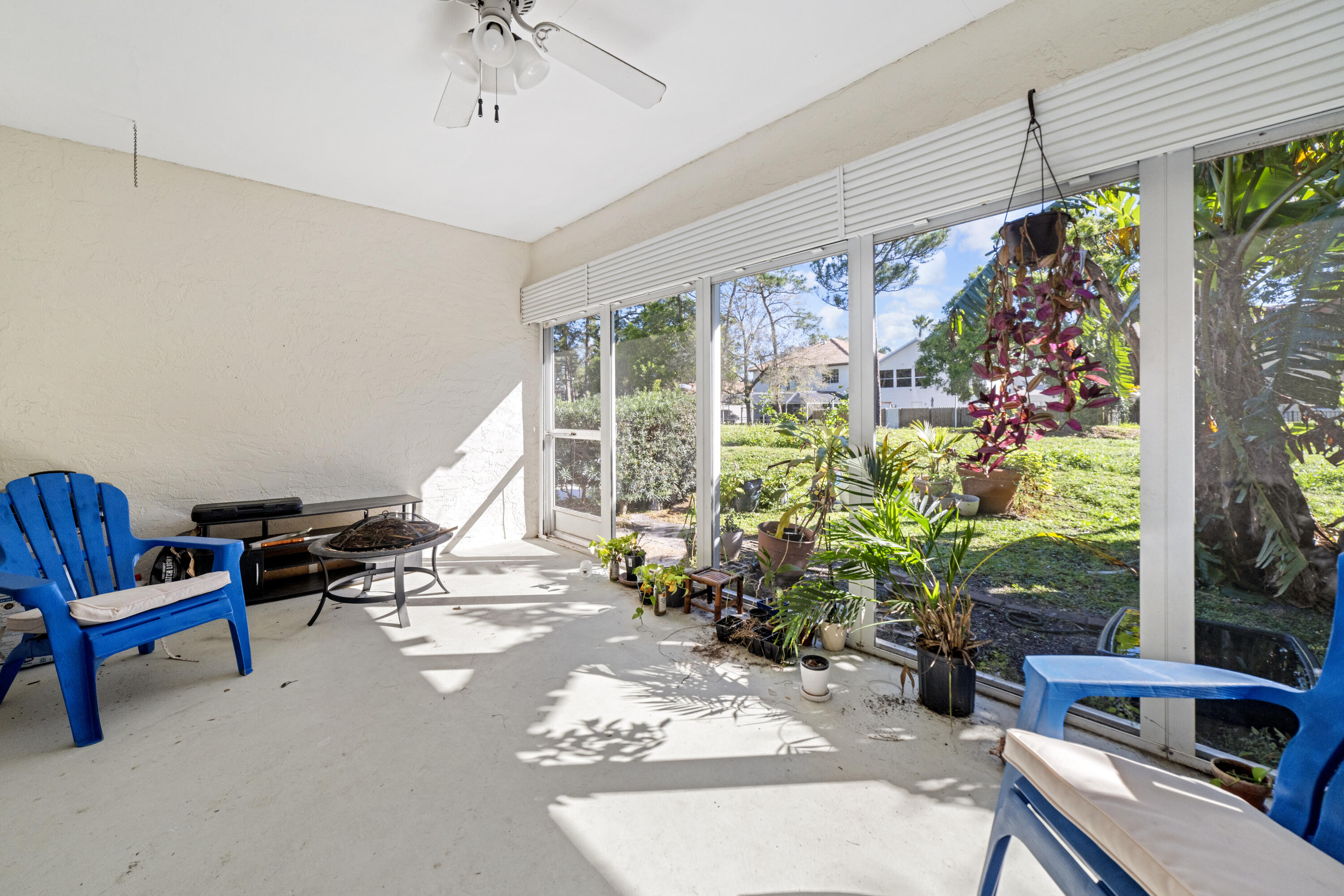 197 Bent Arrow Drive Jupiter, FL 33458 - Photo 19 of 33 a living room with patio furniture and a potted plants