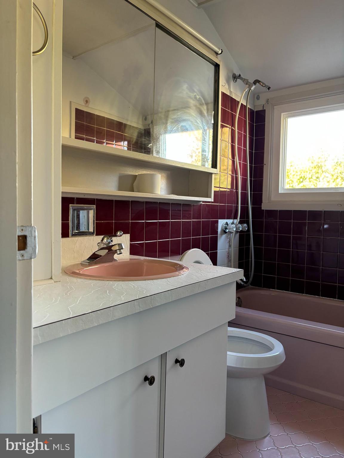131 Hedge Road Levittown, PA 19056 - Photo 12 of 25
