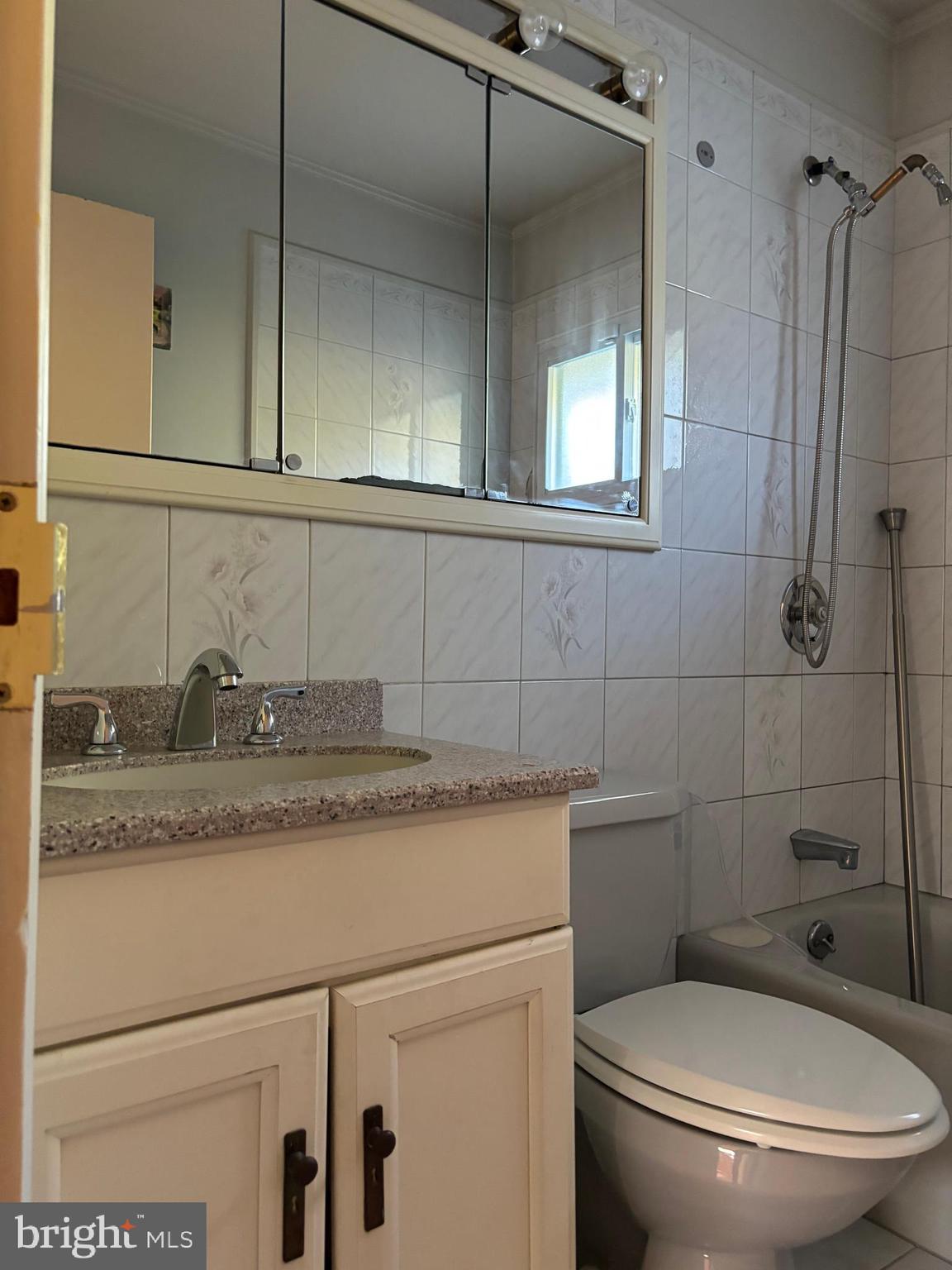 131 Hedge Road Levittown, PA 19056 - Photo 15 of 25