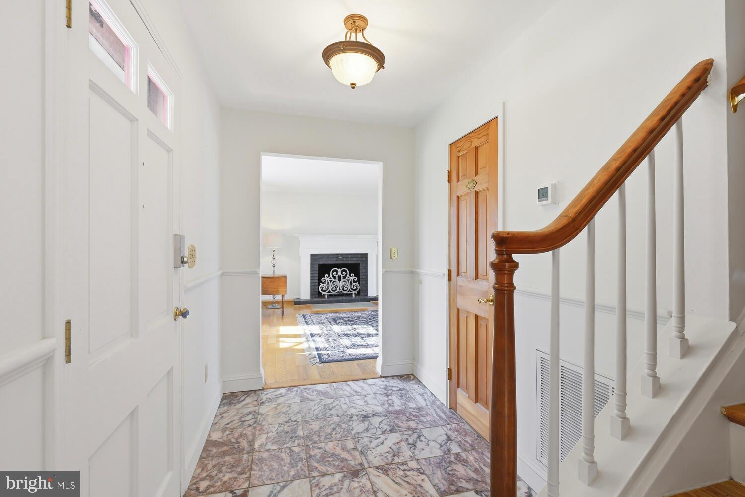 7 Hatsawap Road Cambridge, MD 21613 - Photo 11 of 62 Foyer with half bath