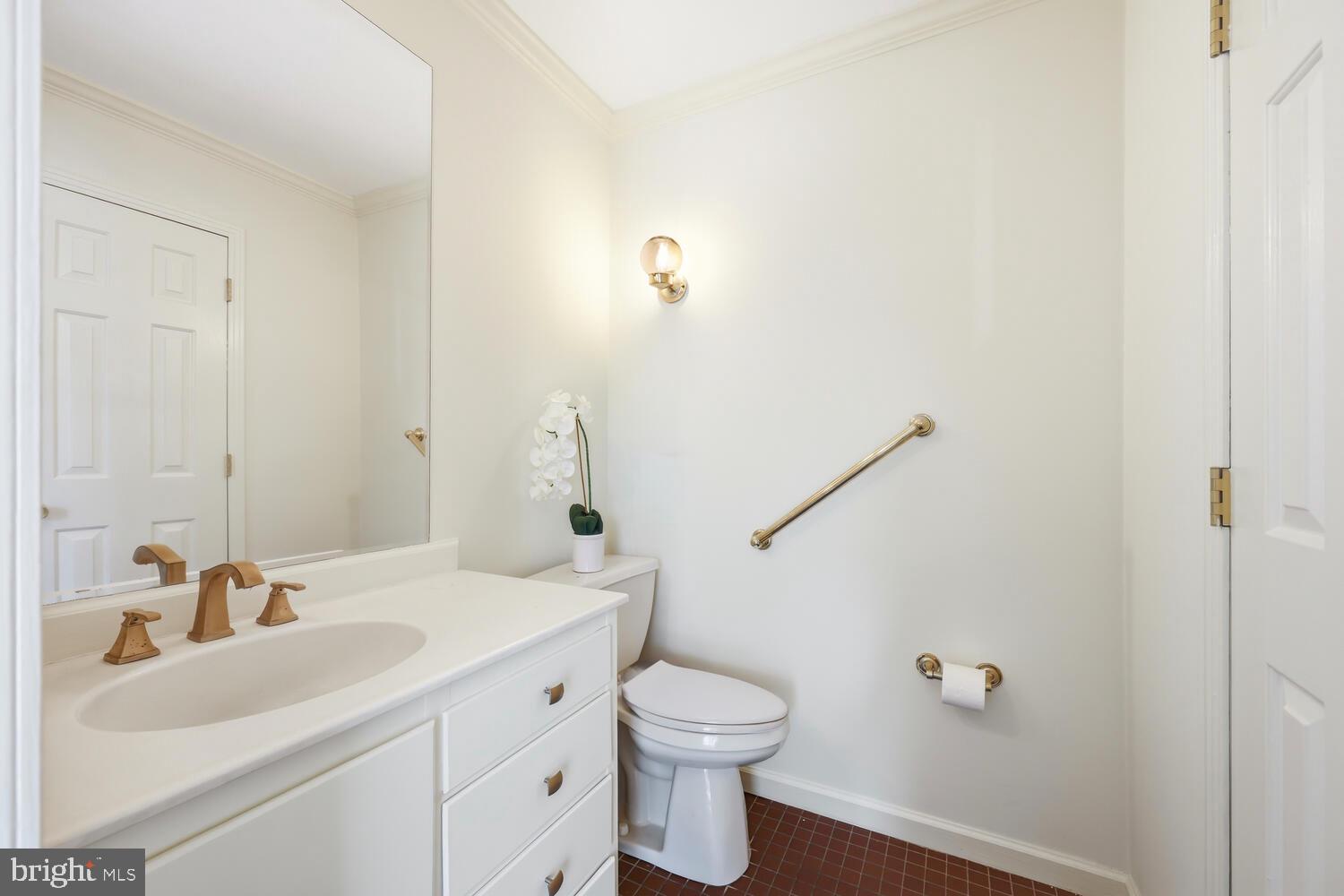 7 Hatsawap Road Cambridge, MD 21613 - Photo 12 of 62 Powder room