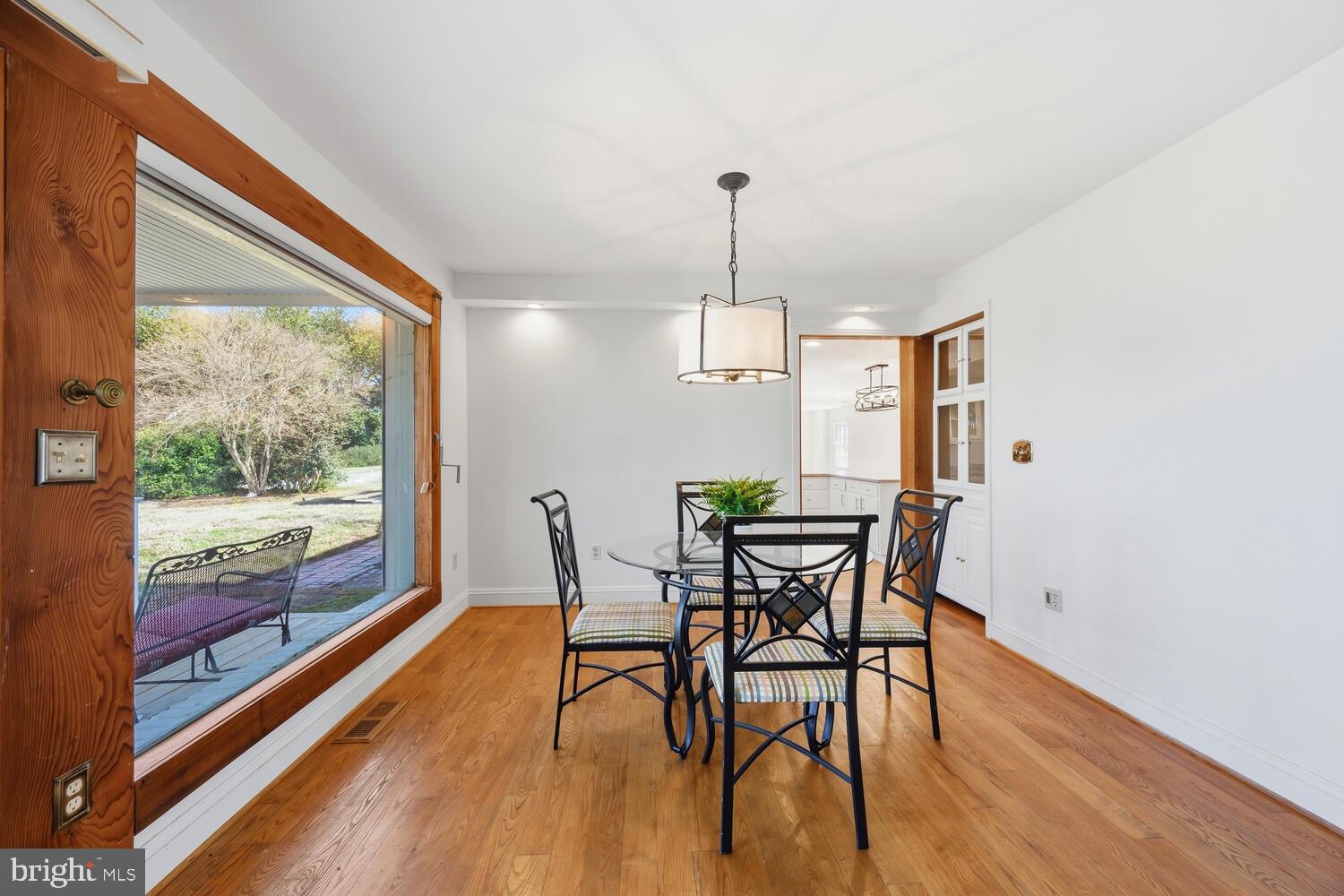 7 Hatsawap Road Cambridge, MD 21613 - Photo 17 of 62 Dining room overlooking rear yard and river