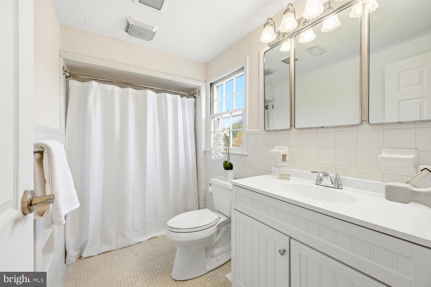 7 Hatsawap Road Cambridge, MD 21613 - Photo 45 of 62 Hall bathroom