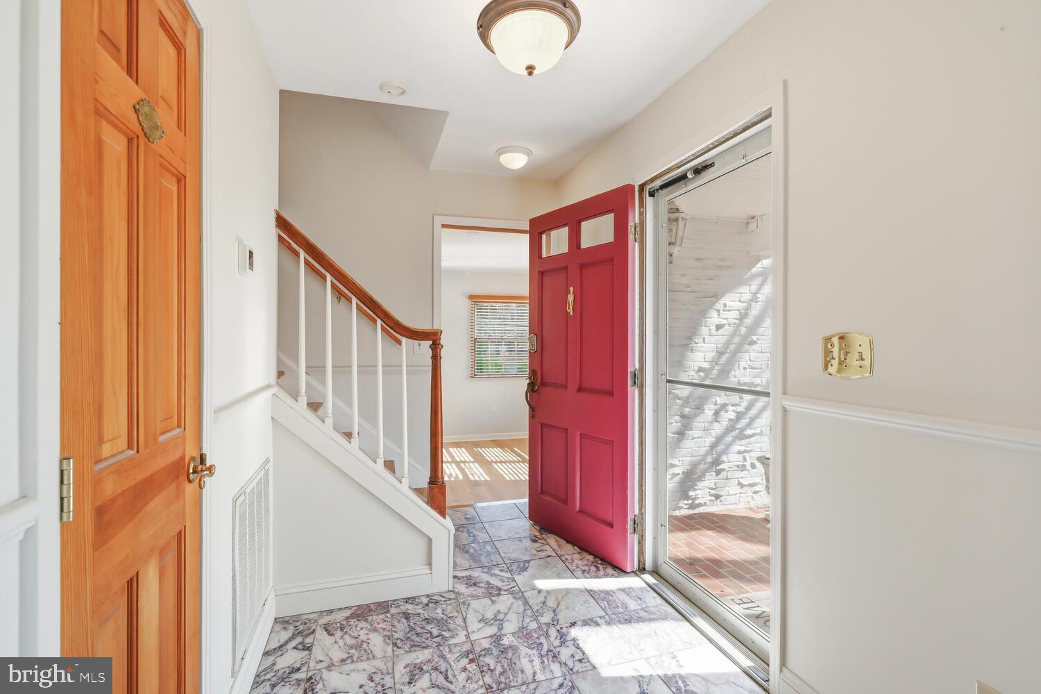 7 Hatsawap Road Cambridge, MD 21613 - Photo 10 of 62 Foyer with half bath