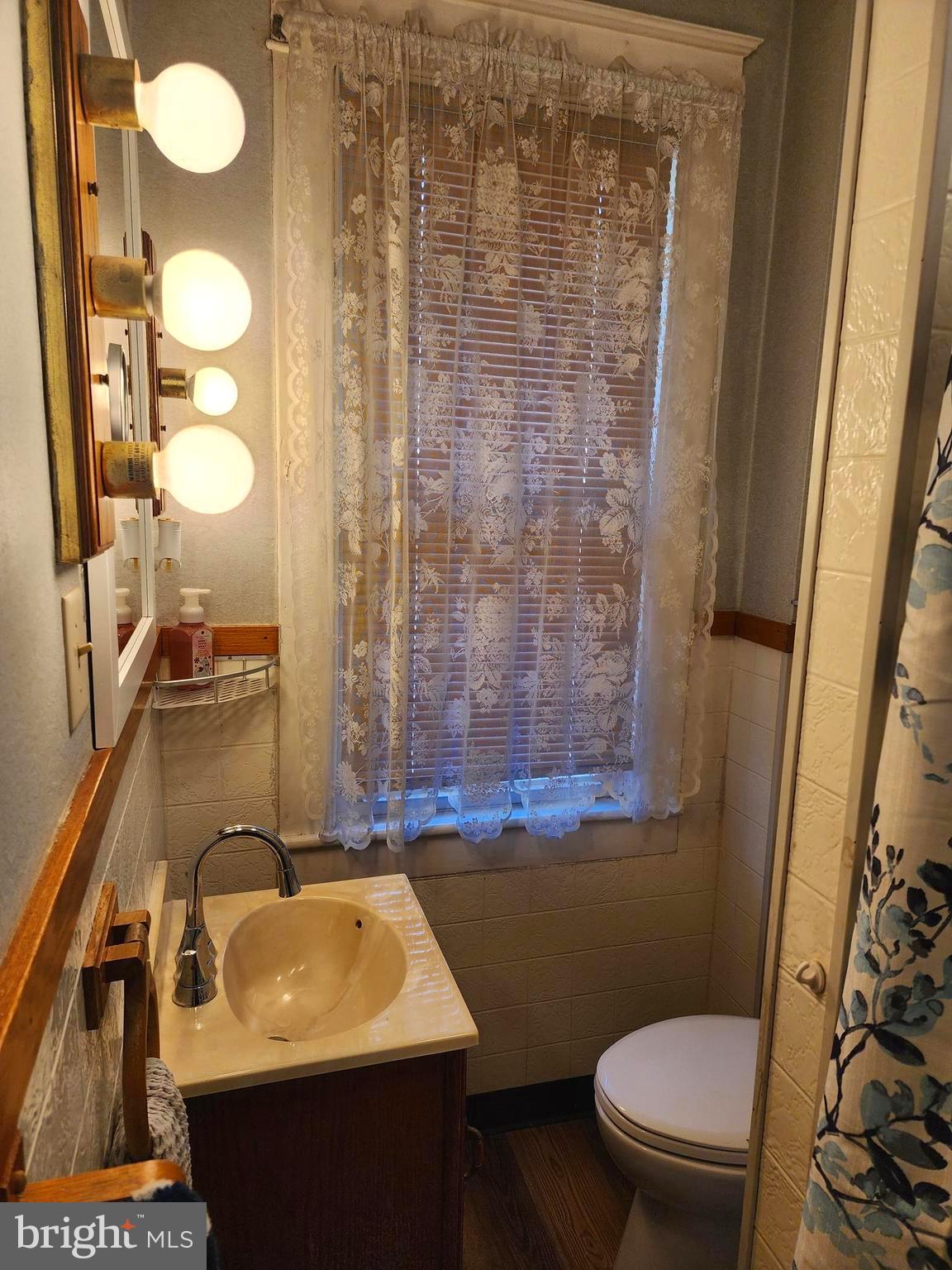 11005 Kreighbaum Road Corriganville, MD 21524 - Photo 27 of 45 Upper level bath