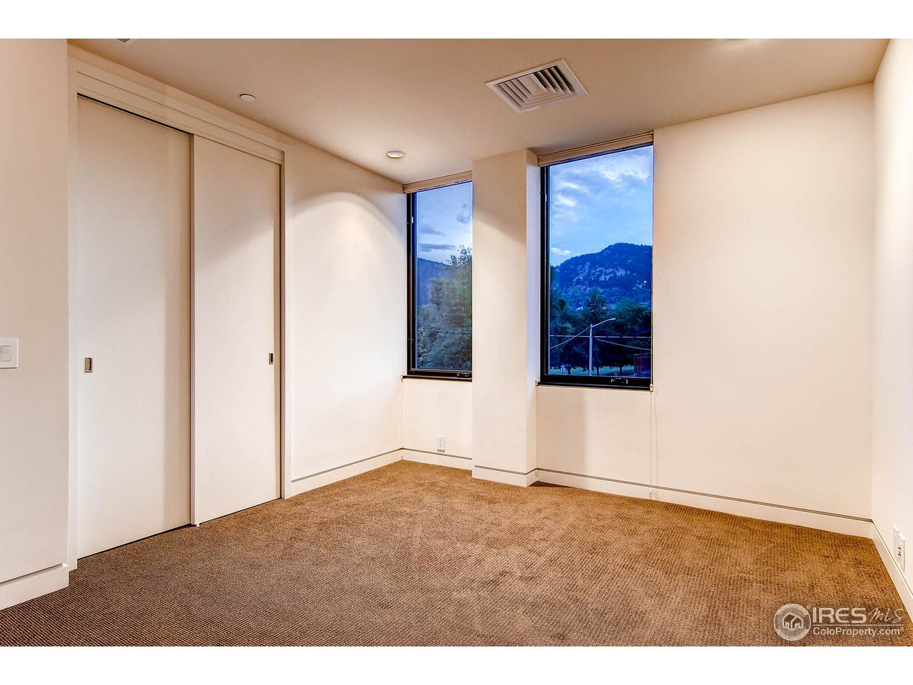 1701 15th Street, Unit 302 Boulder, CO 80302 - Photo 20 of 25 a view of an empty room with window and hallway