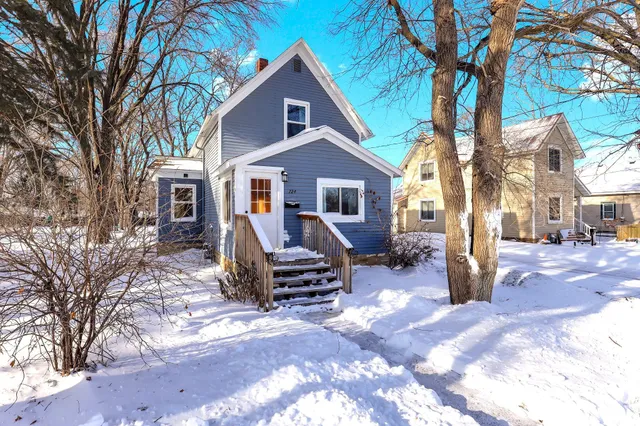 $199,500 | 724 8th Avenue Northwest, Faribault, MN 55021
