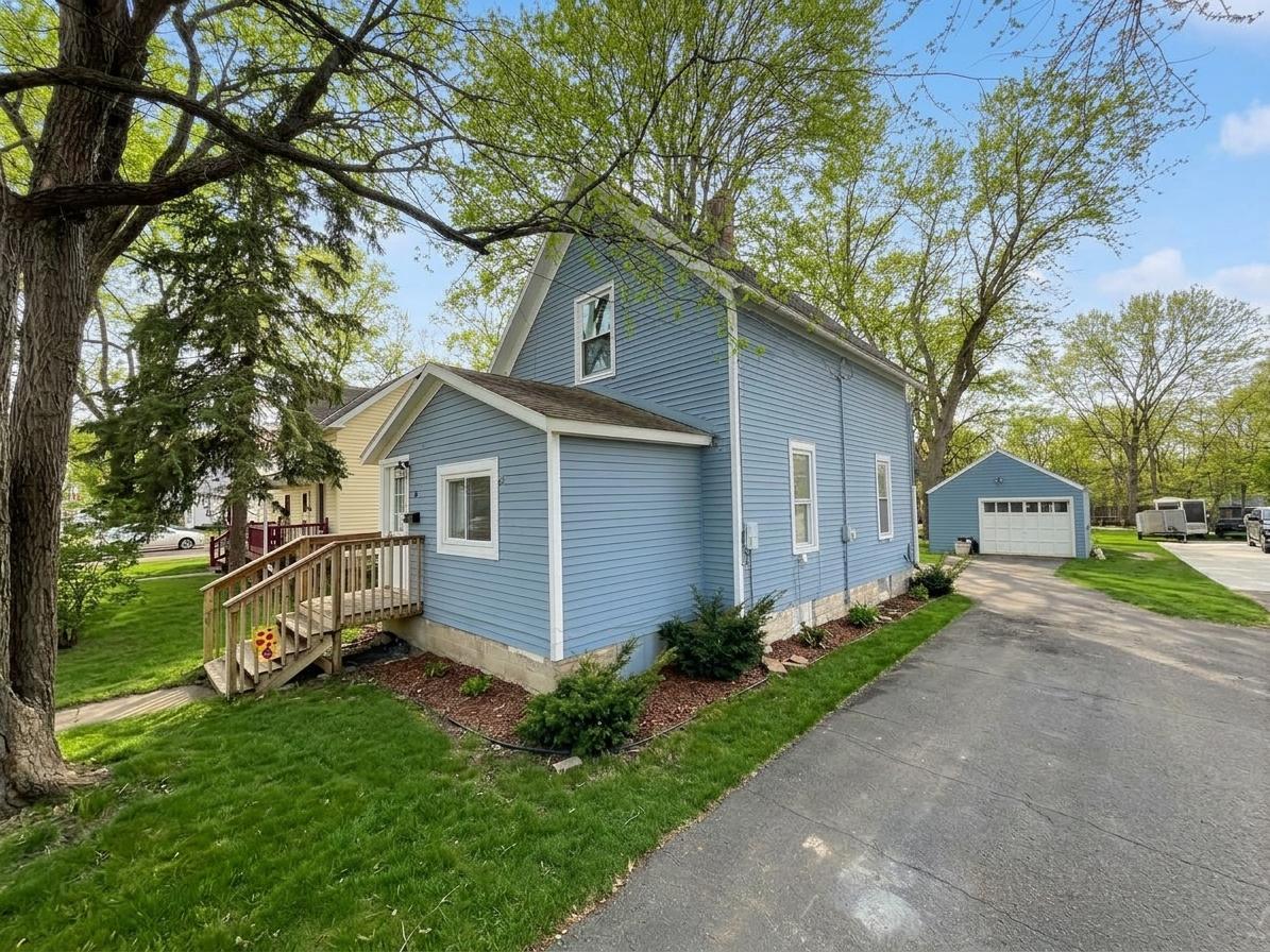 724 8th Avenue Northwest Faribault, MN 55021 - Photo 2 of 30
