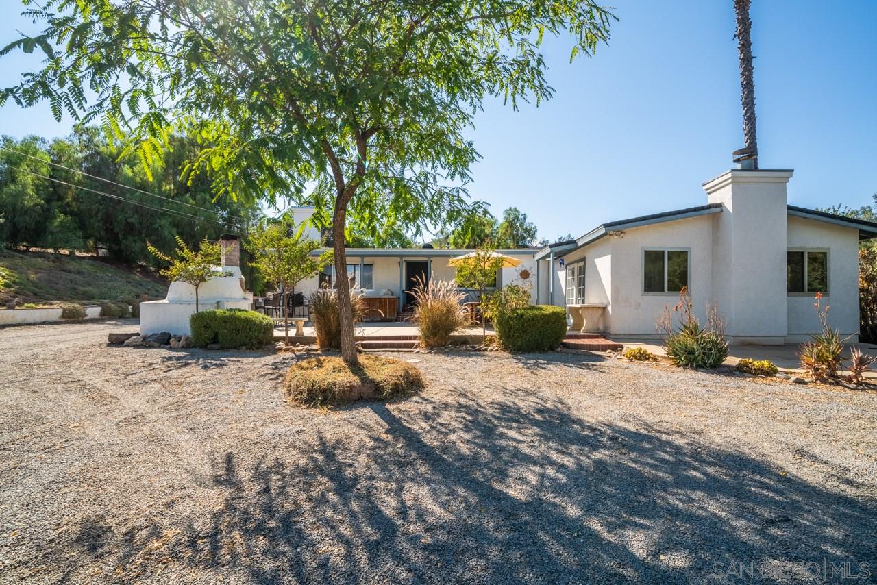 11064 Green Oaks Road Lakeside, CA 92040 - Photo 2 of 25 Gallery Image 2