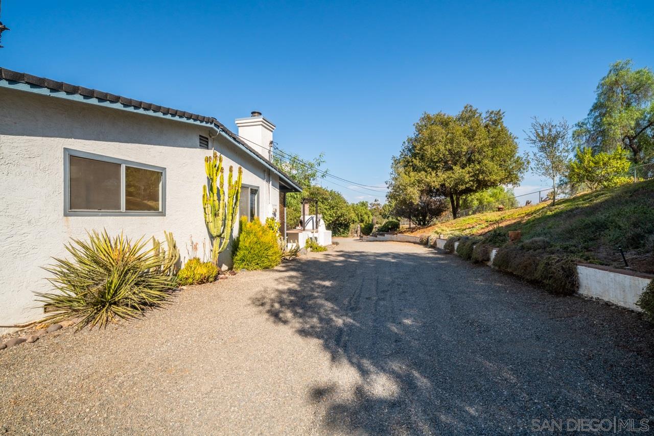 11064 Green Oaks Road Lakeside, CA 92040 - Photo 13 of 25 Gallery Image 13
