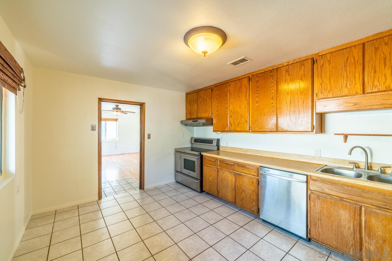 11064 Green Oaks Road Lakeside, CA 92040 - Photo 6 of 25 Gallery Image 6