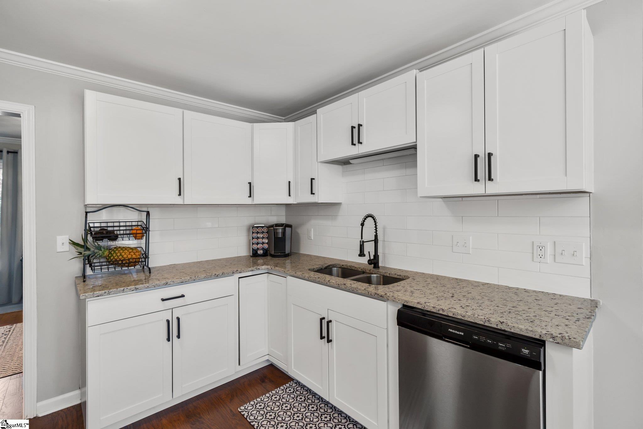 708 Pineapple Pointe Greenville, SC 29607 - Photo 14 of 33