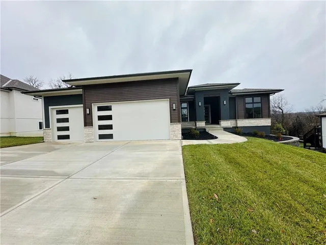 $569,999 | 202 Maple Street, Lone Jack, MO 64070