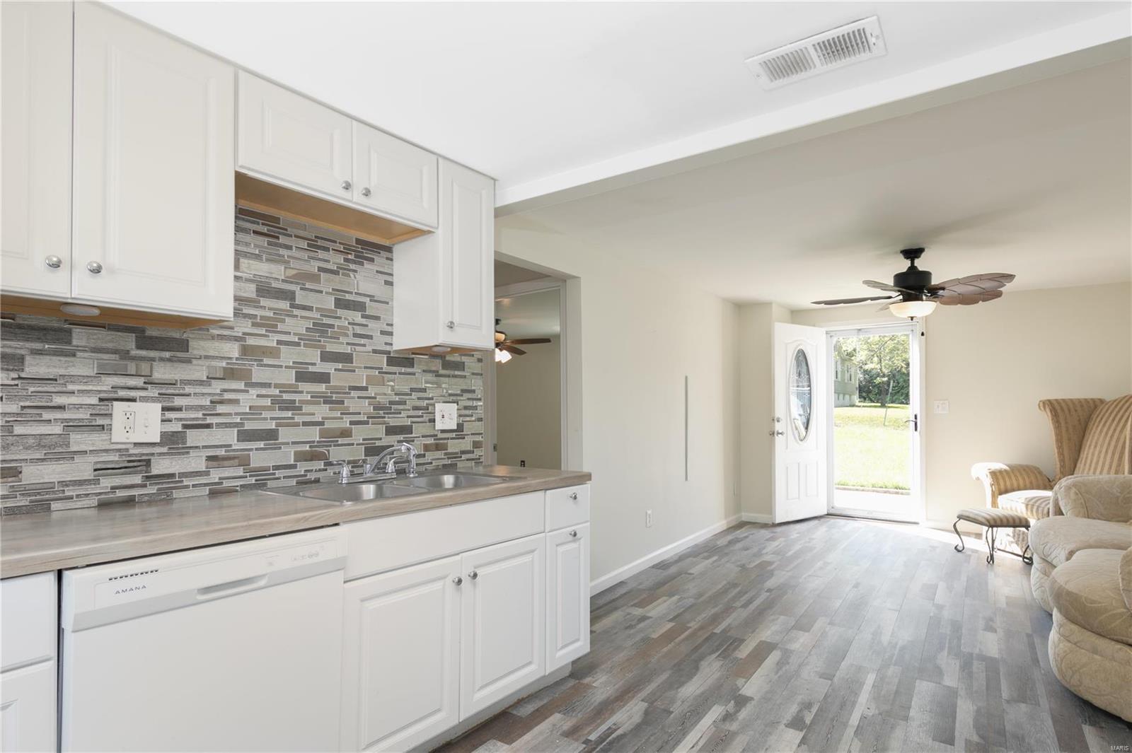 161 Becker Drive St. Louis, MO 63135 - Photo 12 of 20