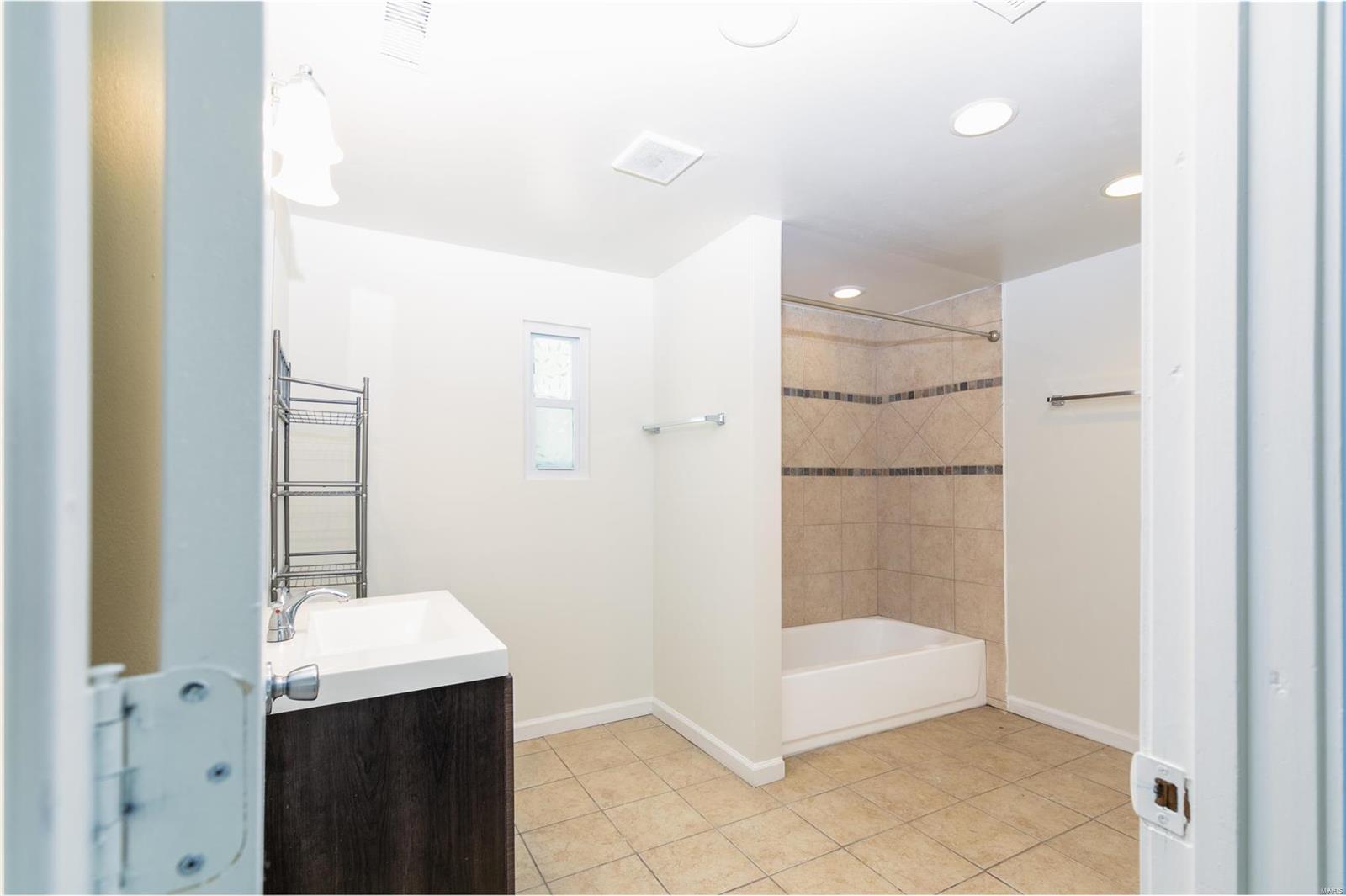 161 Becker Drive St. Louis, MO 63135 - Photo 15 of 20