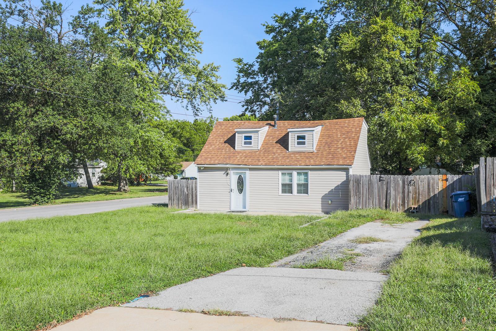 161 Becker Drive St. Louis, MO 63135 - Photo 2 of 20