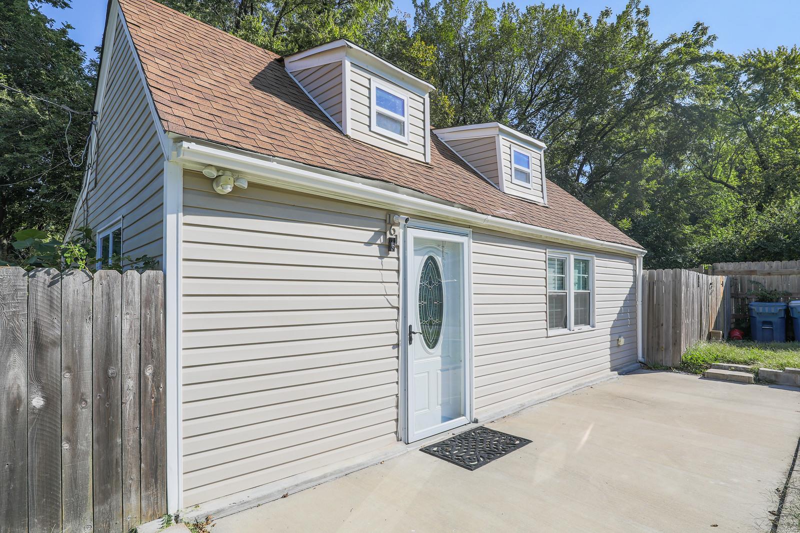 161 Becker Drive St. Louis, MO 63135 - Photo 3 of 20