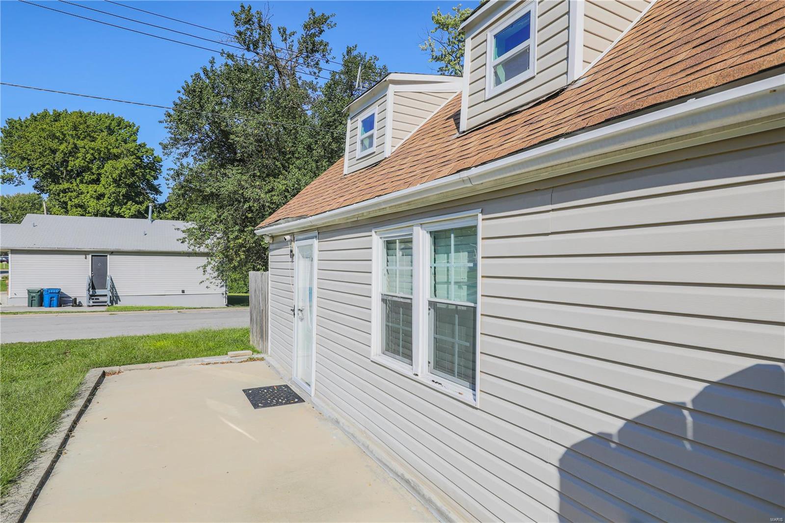 161 Becker Drive St. Louis, MO 63135 - Photo 4 of 20