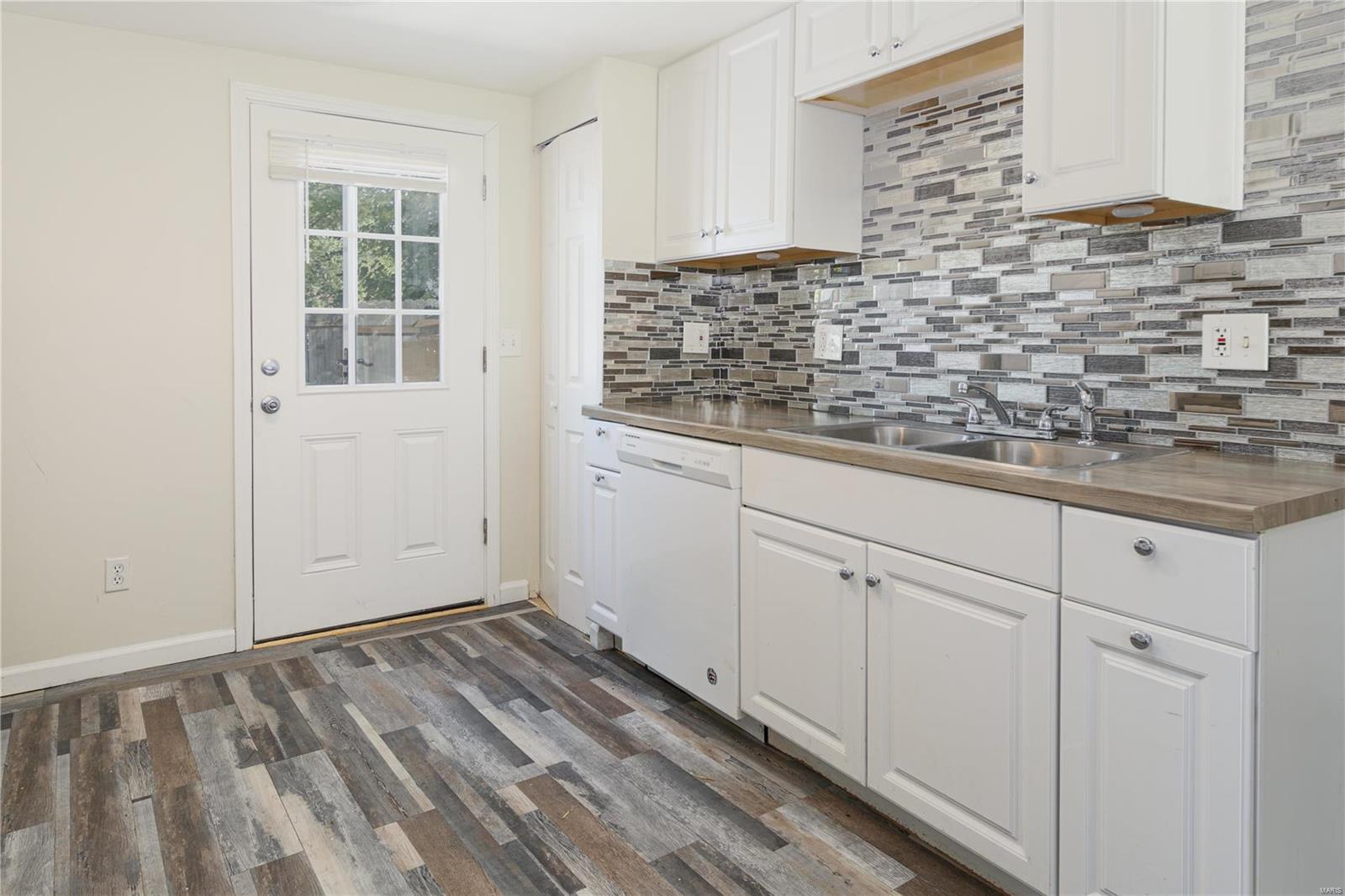 161 Becker Drive St. Louis, MO 63135 - Photo 9 of 20