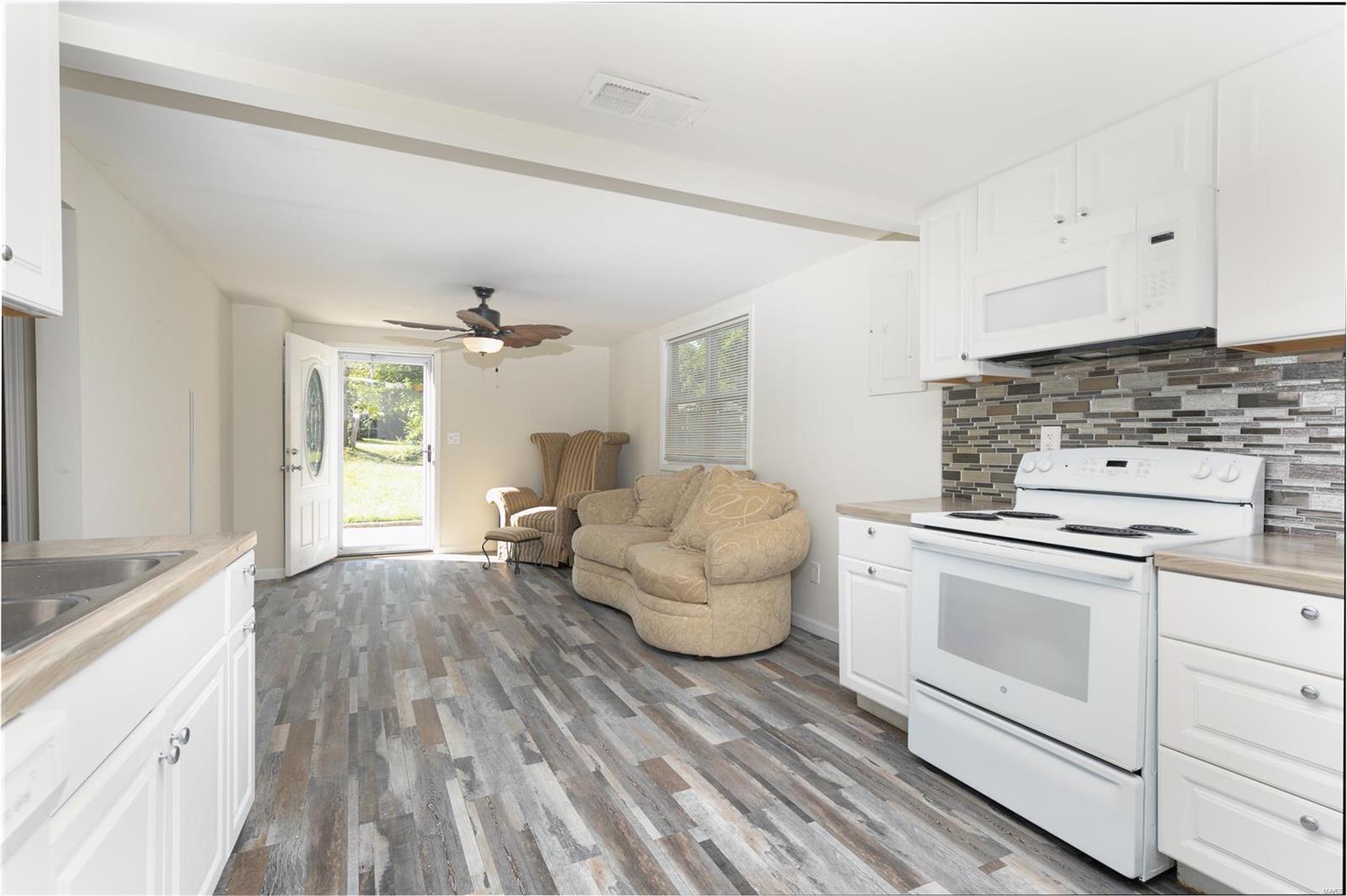 161 Becker Drive St. Louis, MO 63135 - Photo 10 of 20