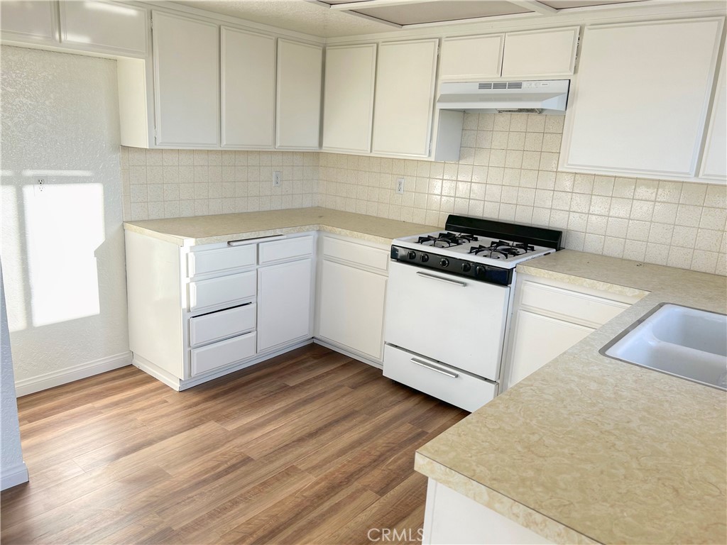 245 Avenida Rosa San Clemente, CA 92672 - Photo 11 of 34 Interior unit B