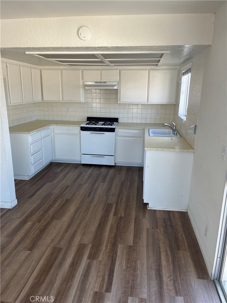 245 Avenida Rosa San Clemente, CA 92672 - Photo 7 of 34 Interior unit B