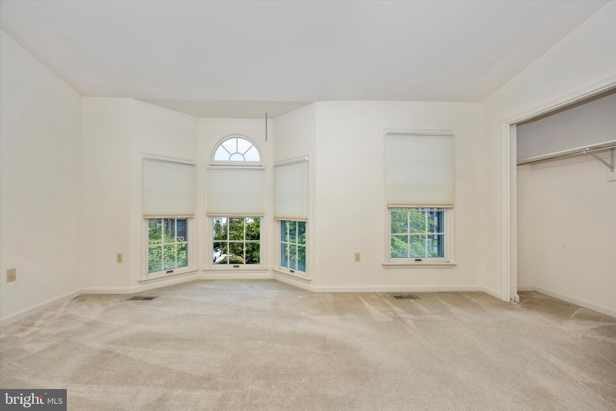 5 Victoria Square Frederick, MD 21702 - Photo 32 of 44 Beautiful Bay Window