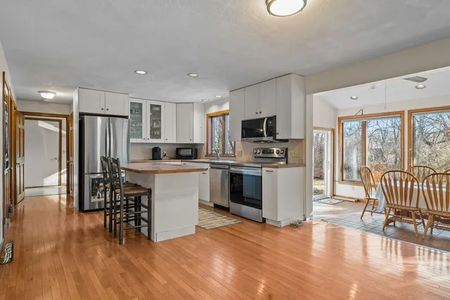 $689,000 | 170 Weathervane Road, South Kingstown, RI 02879