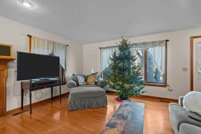 $689,000 | 170 Weathervane Road, South Kingstown, RI 02879