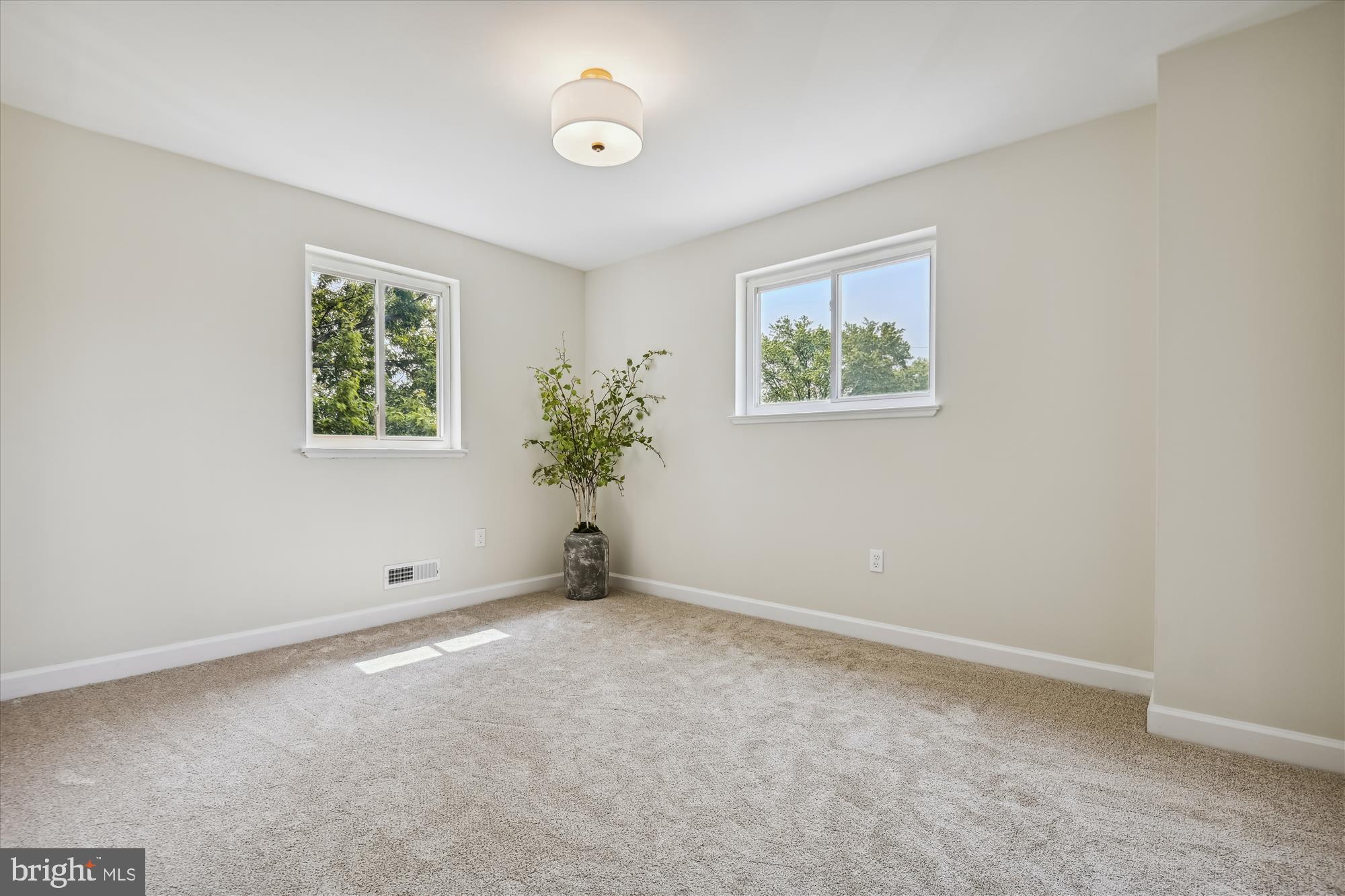 631 Markham Road Baltimore, MD 21229 - Photo 20 of 40 Primary Bedroom #1